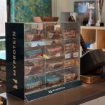 Myprotein Fehérjeszelet Kínáló Plexi Pult